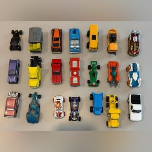 Mixed lot- 21 match box & hot wheels CARS new&old - wheels intact -all useable